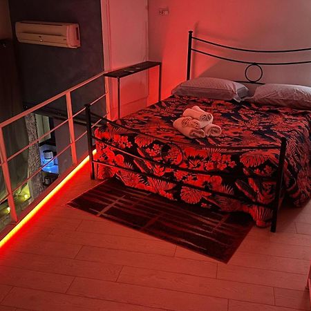 Small Mezzanine Apartment Colosseo Рим Экстерьер фото