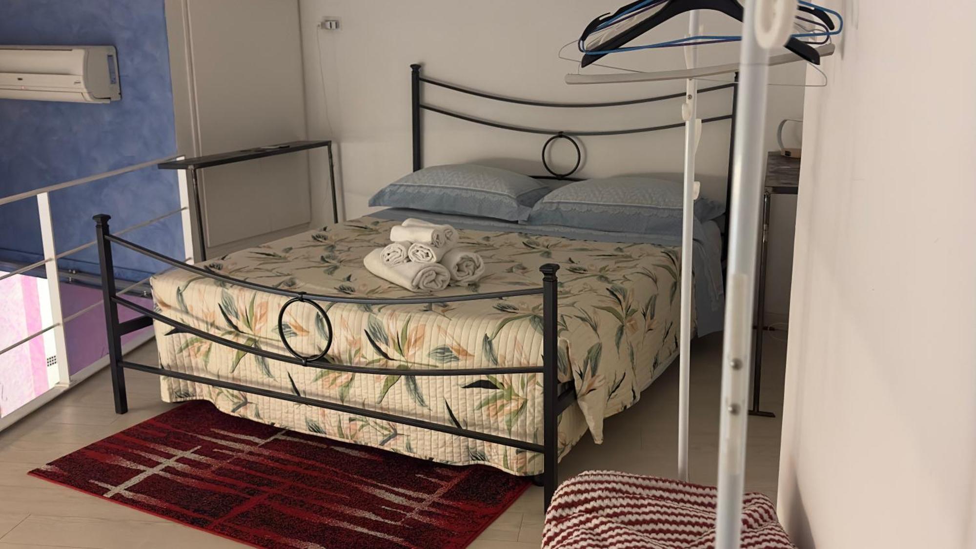 Small Mezzanine Apartment Colosseo Рим Экстерьер фото